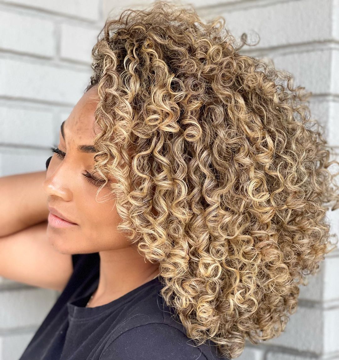 Natural Curls with Creamy Blonde Highlights